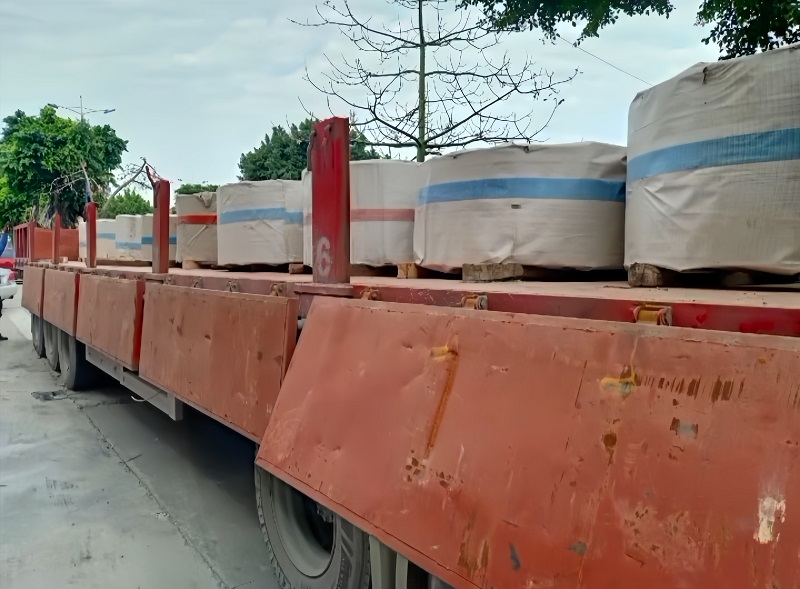 Paslanmaz Çelik Şeritlerin Gönderimi – Hassas Dilme Ruloları Teslimata Hazır